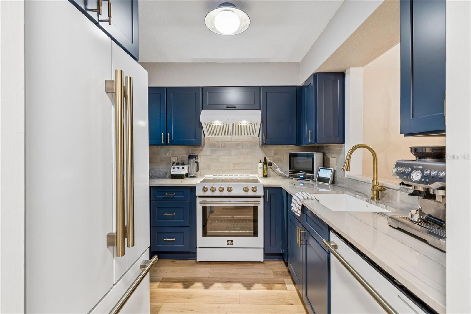LAKESIDE MANOR APTS CONDO - Residential