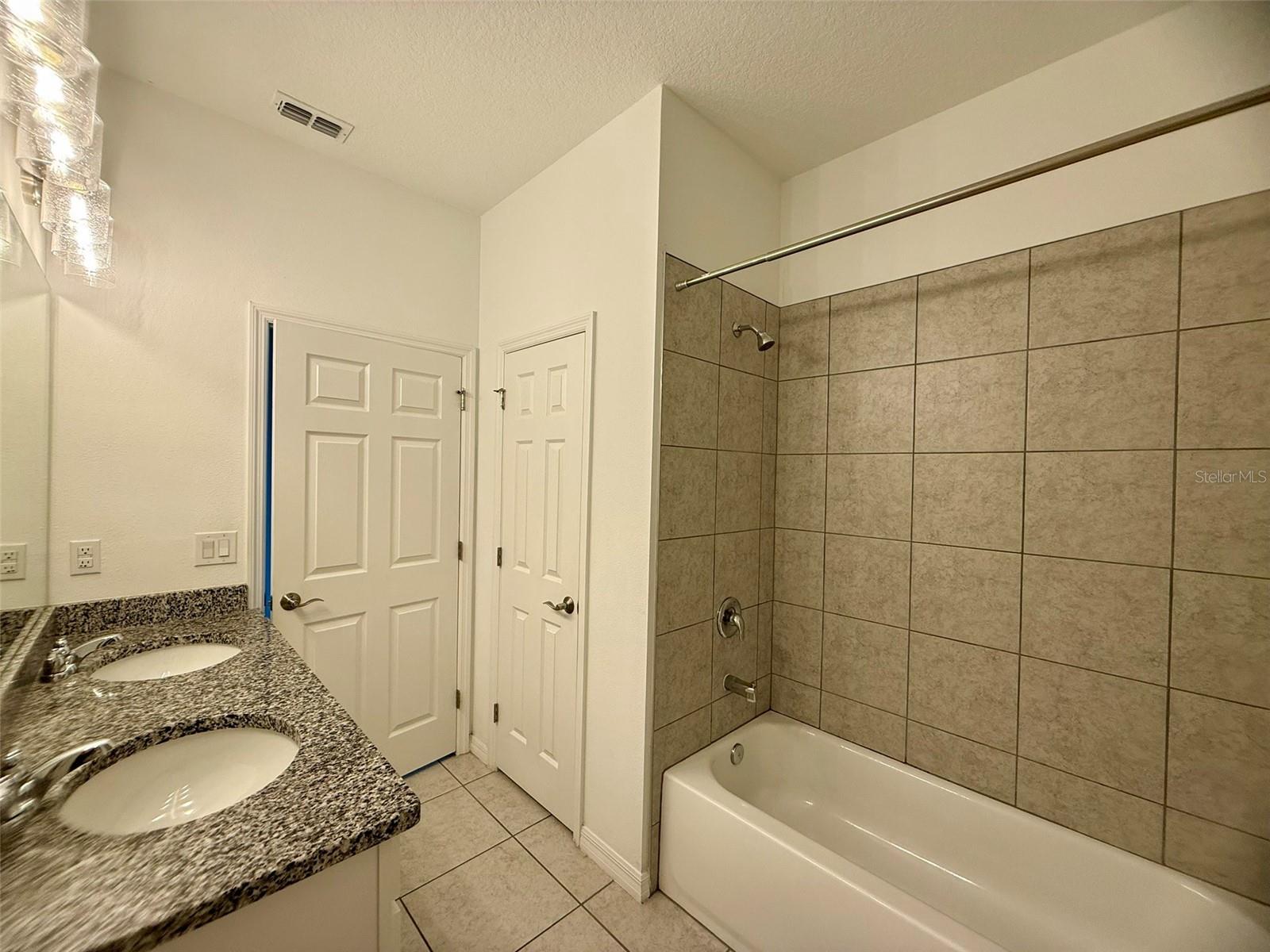 COVERED BRIDGE/LIBERTY BLUFF P - Residential Lease