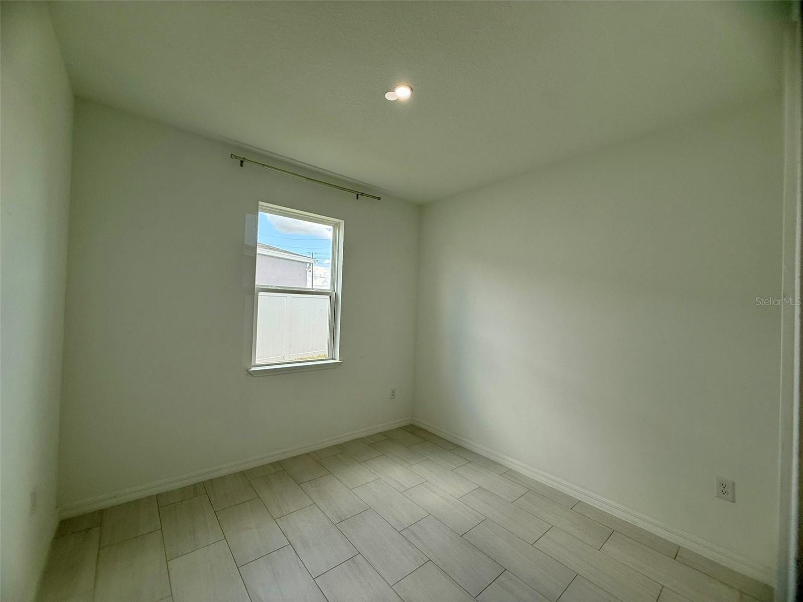 COVERED BRIDGE/LIBERTY BLUFF P - Residential Lease