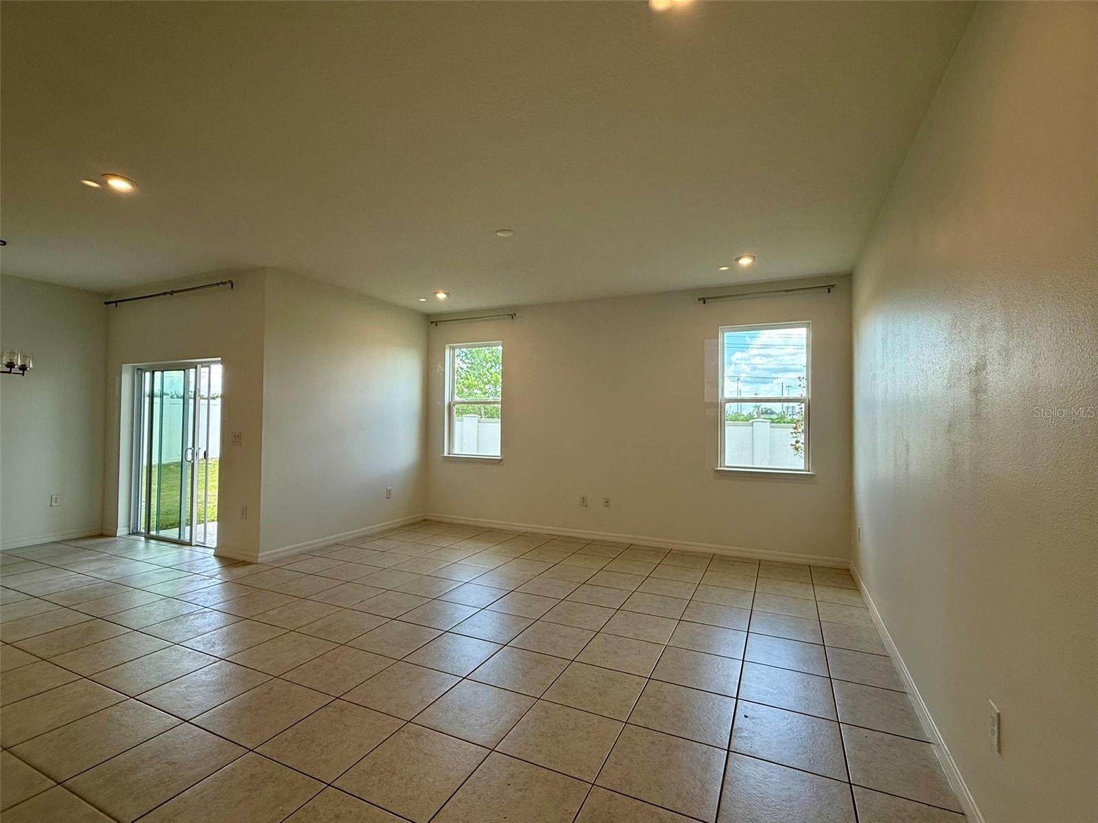 COVERED BRIDGE/LIBERTY BLUFF P - Residential Lease