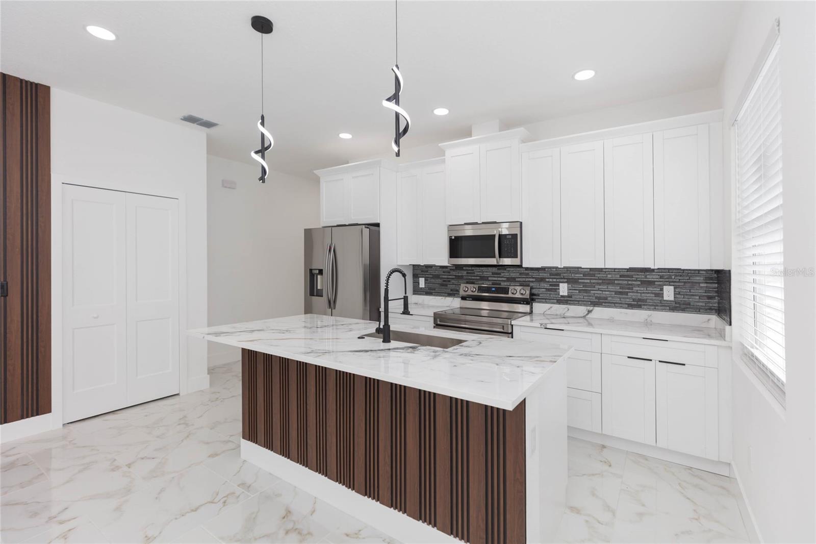 4N5 | BETHEL HEIGHTS - Residential
