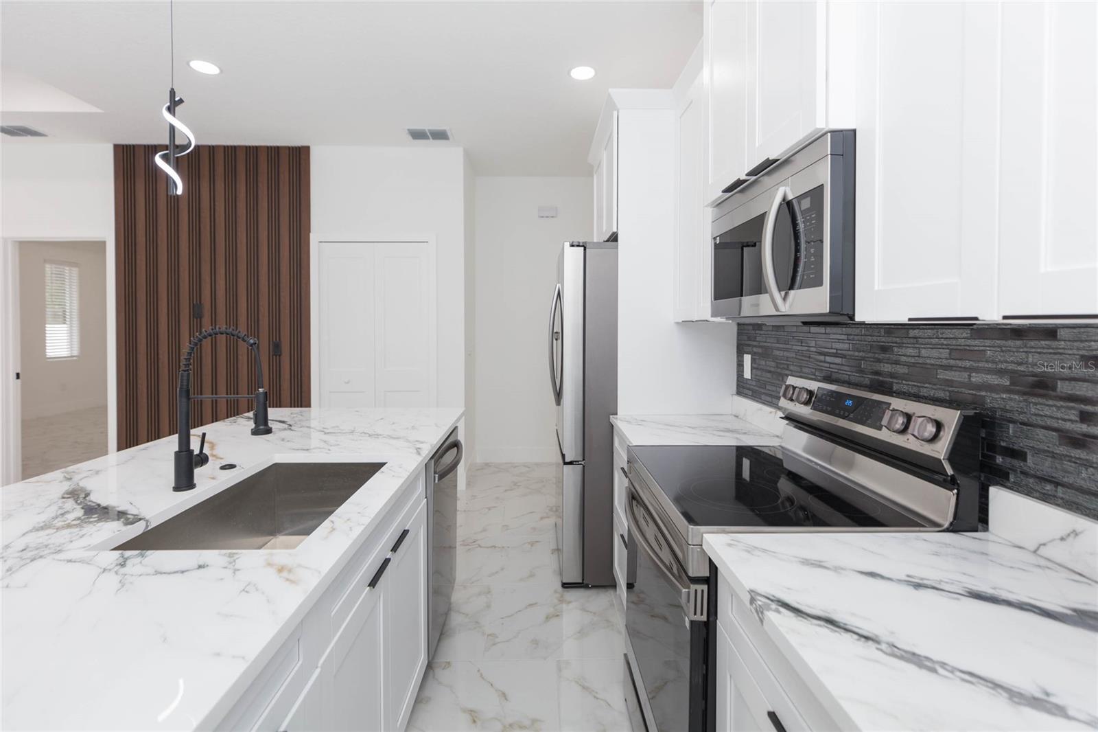 4N5 | BETHEL HEIGHTS - Residential