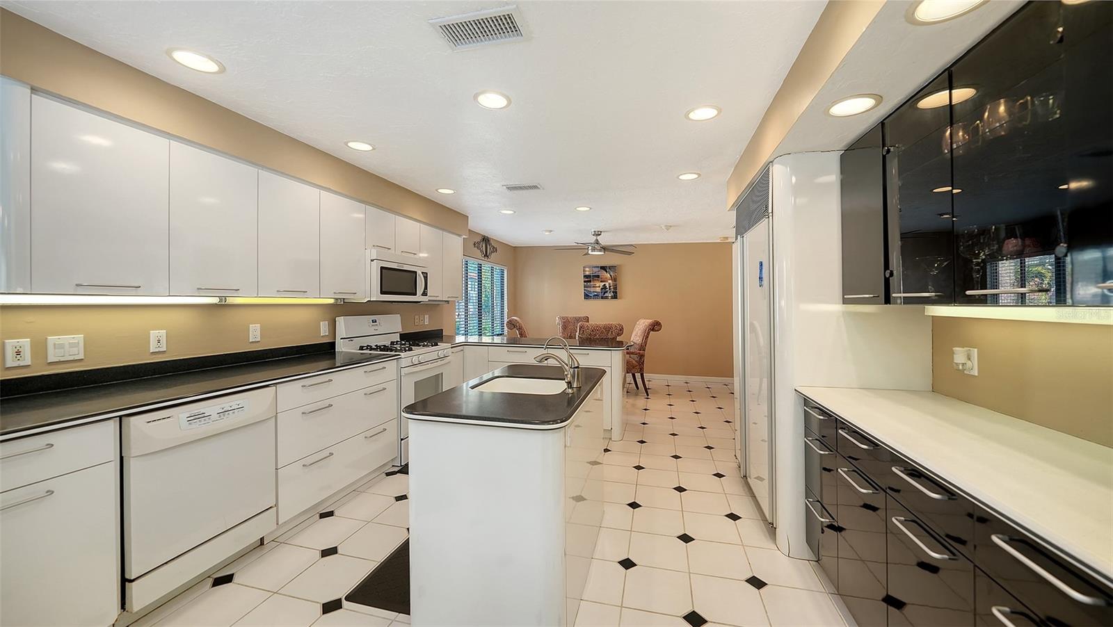 BAY ISLES - Residential