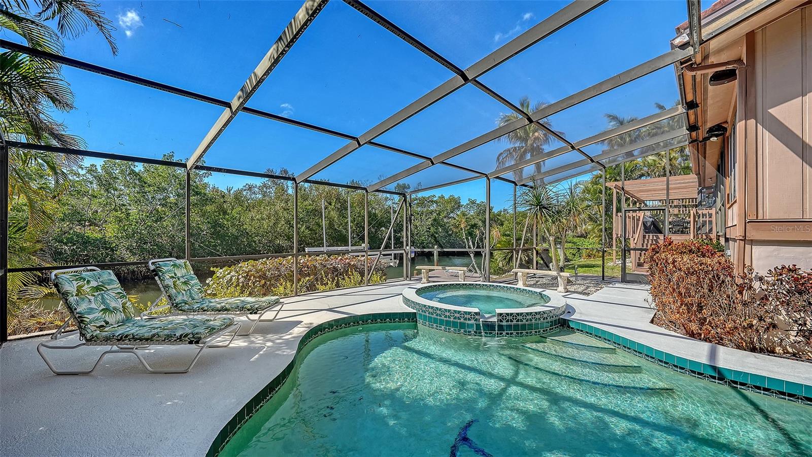 BAY ISLES - Residential