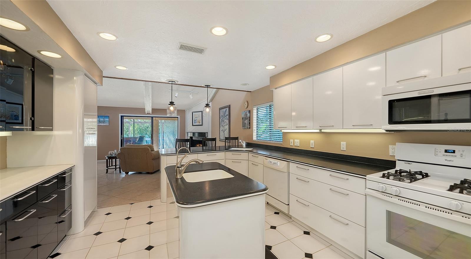 BAY ISLES - Residential