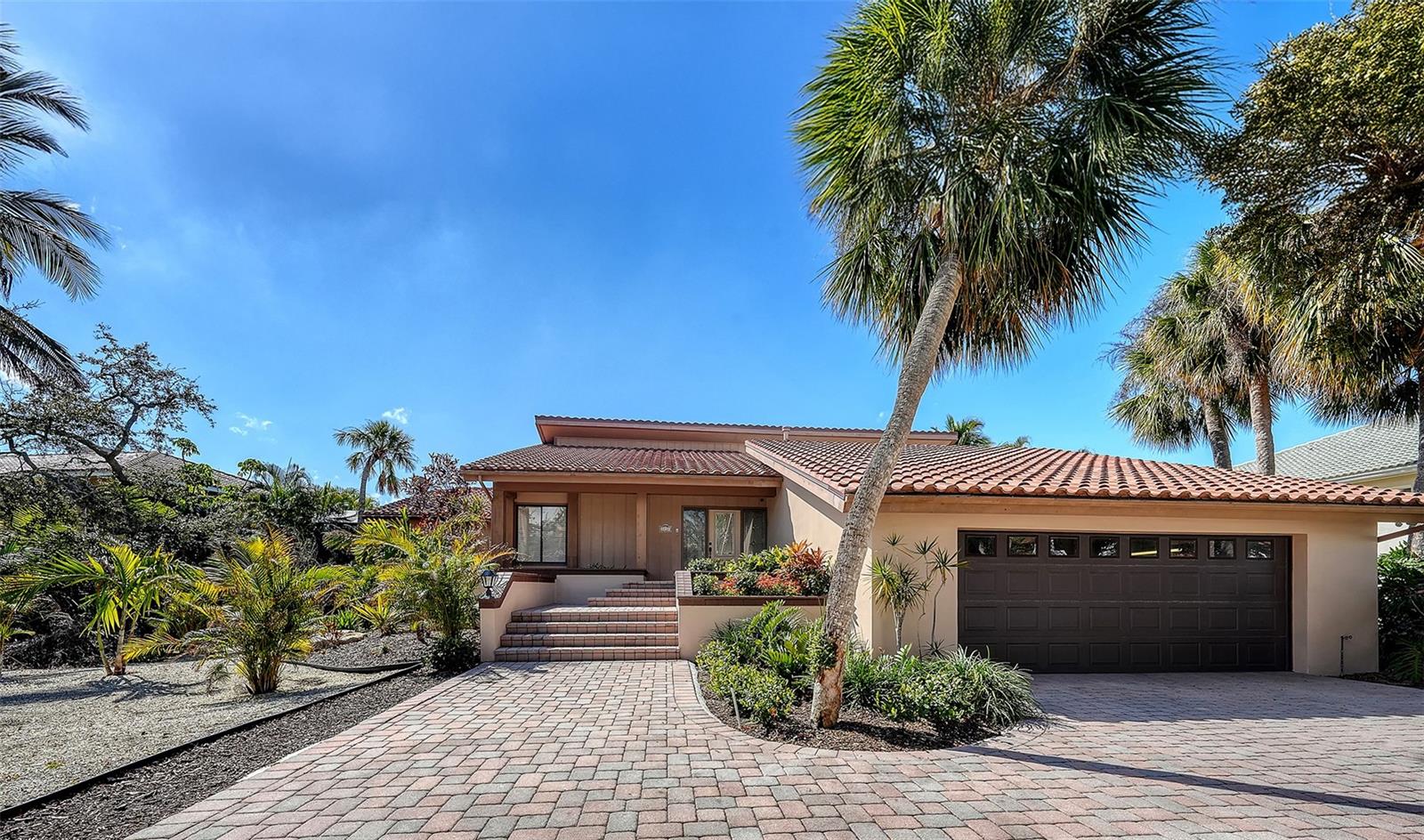 BAY ISLES - Residential