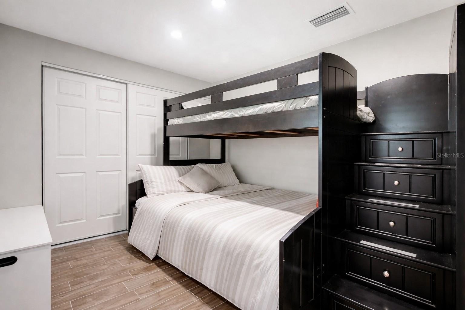 SPITZERS BLK 6 REP OF 5TH ADD TO HARBOR SHORES - Residential