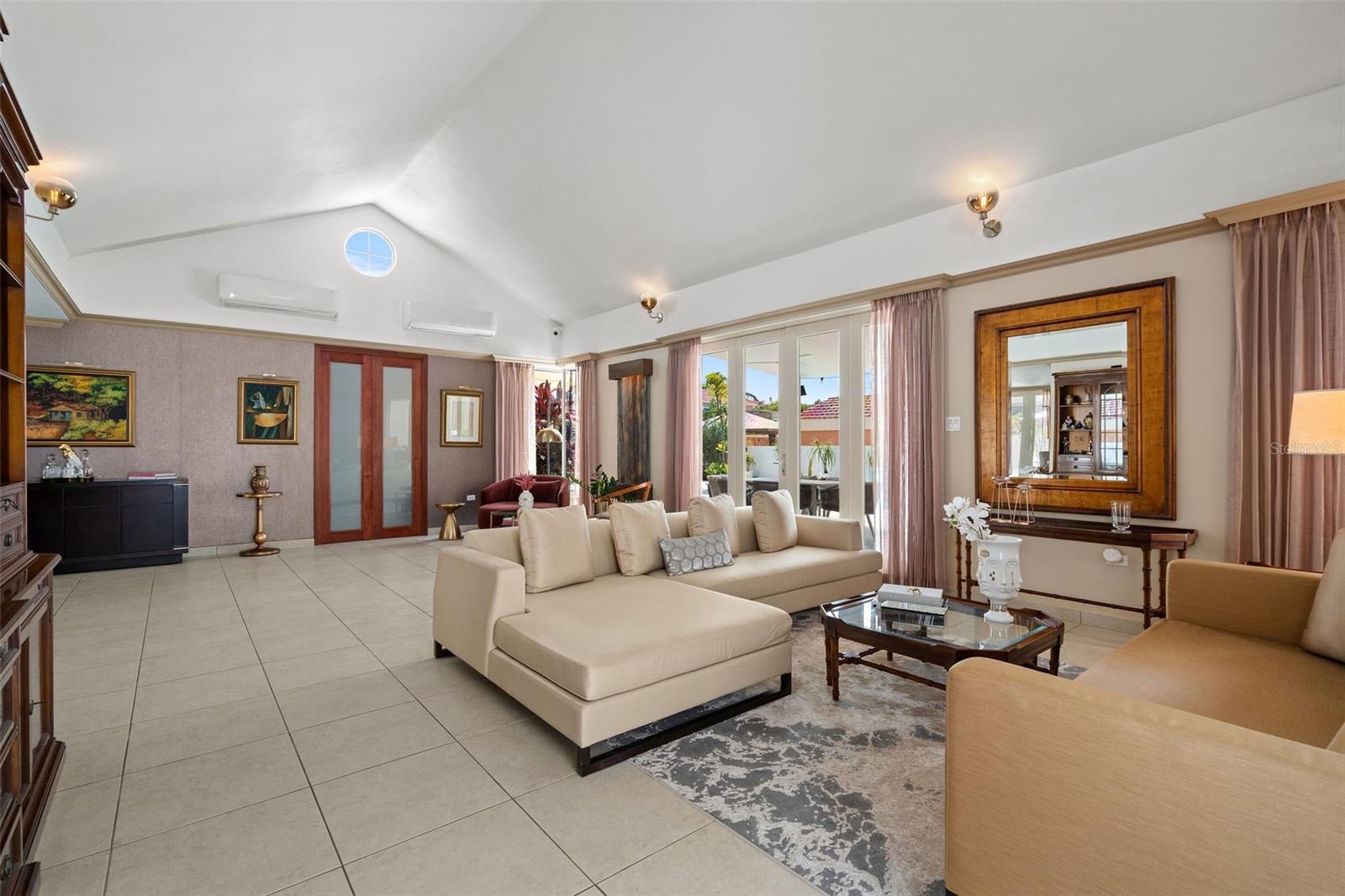 SABANEAR DORADO - Residential