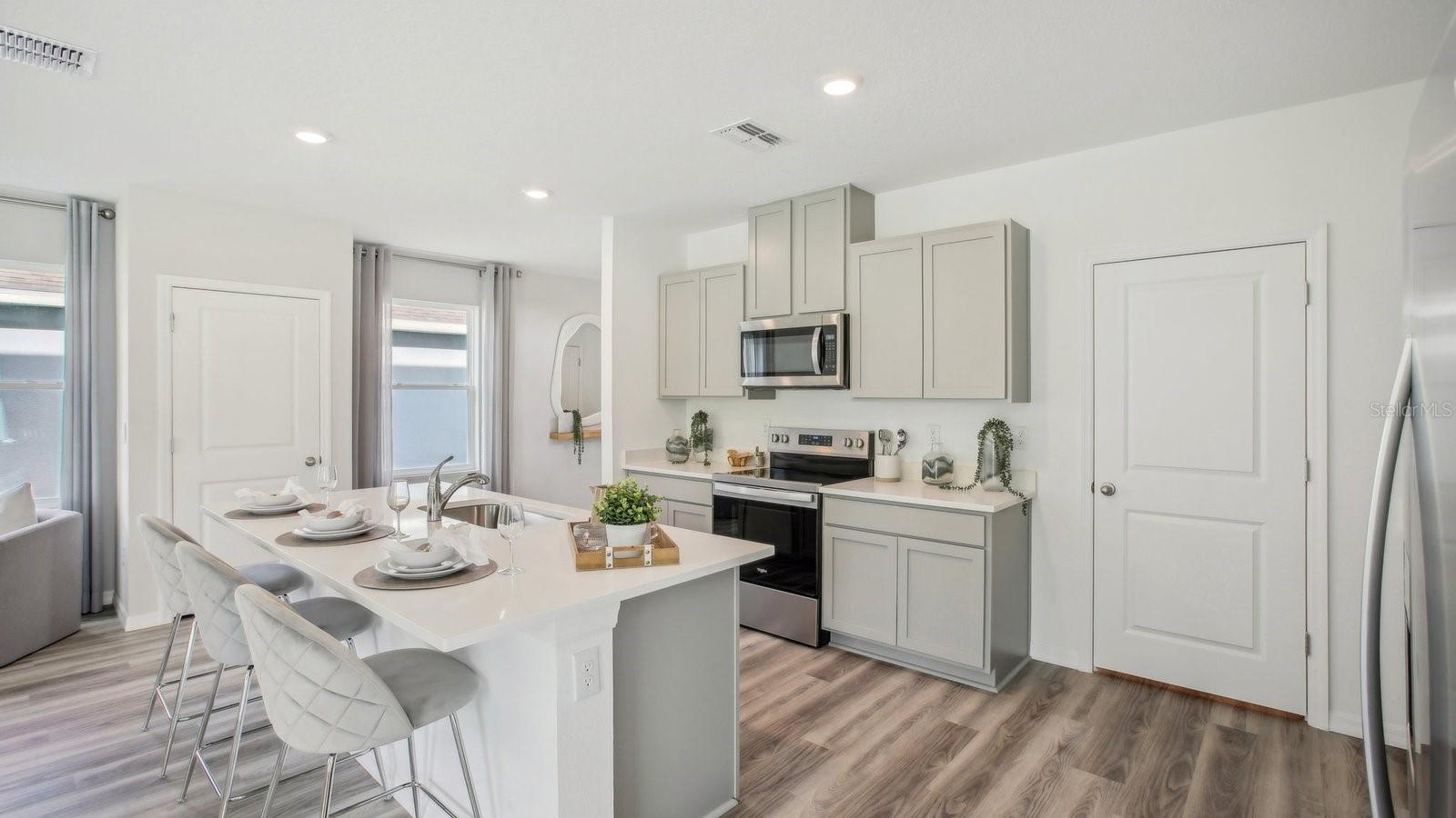 NORTHRIDGE - Residential