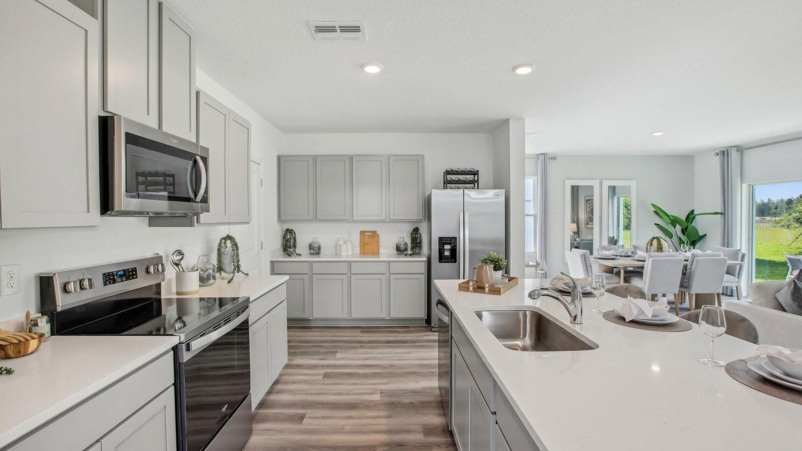 NORTHRIDGE - Residential