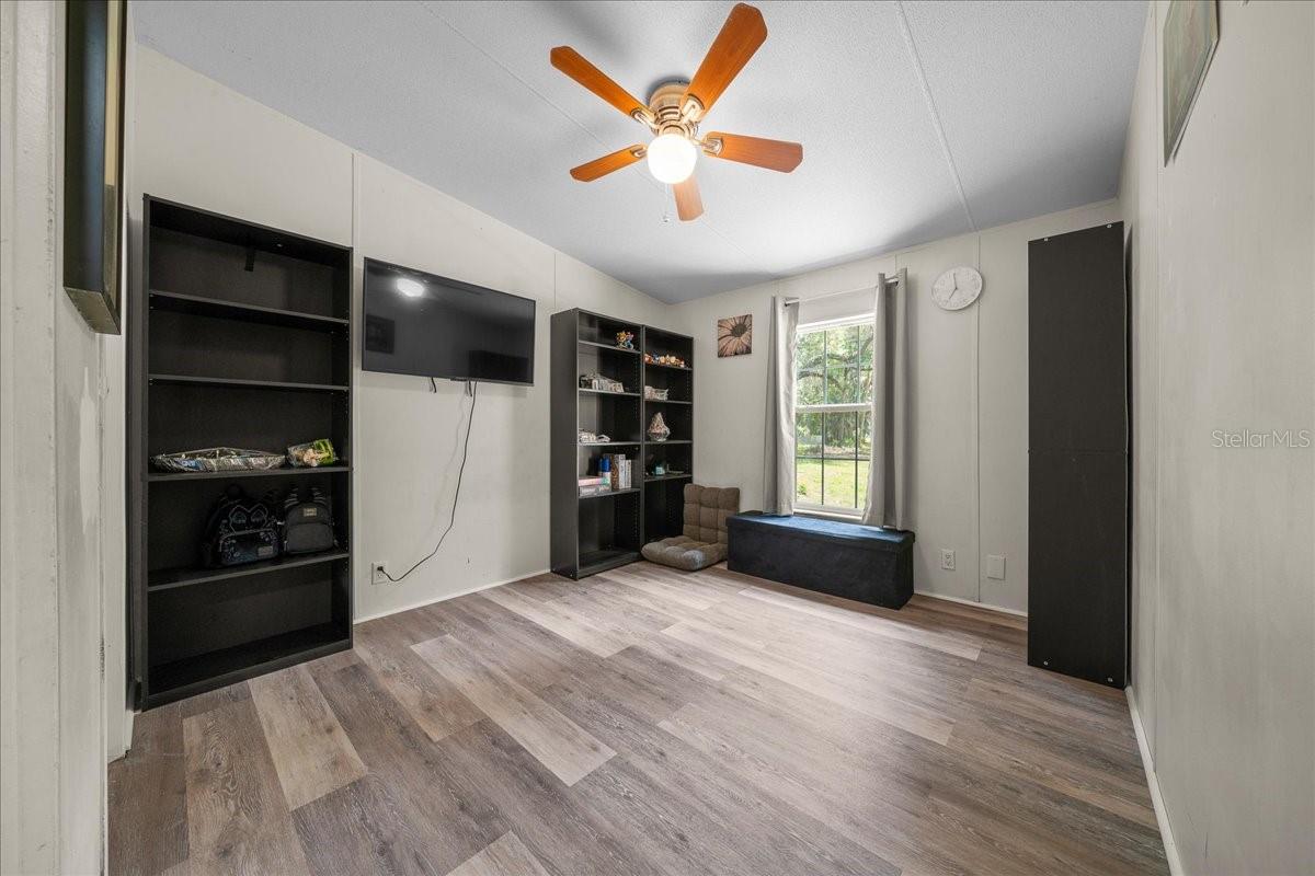 TOWERING OAKS TRACT 8 - Residential