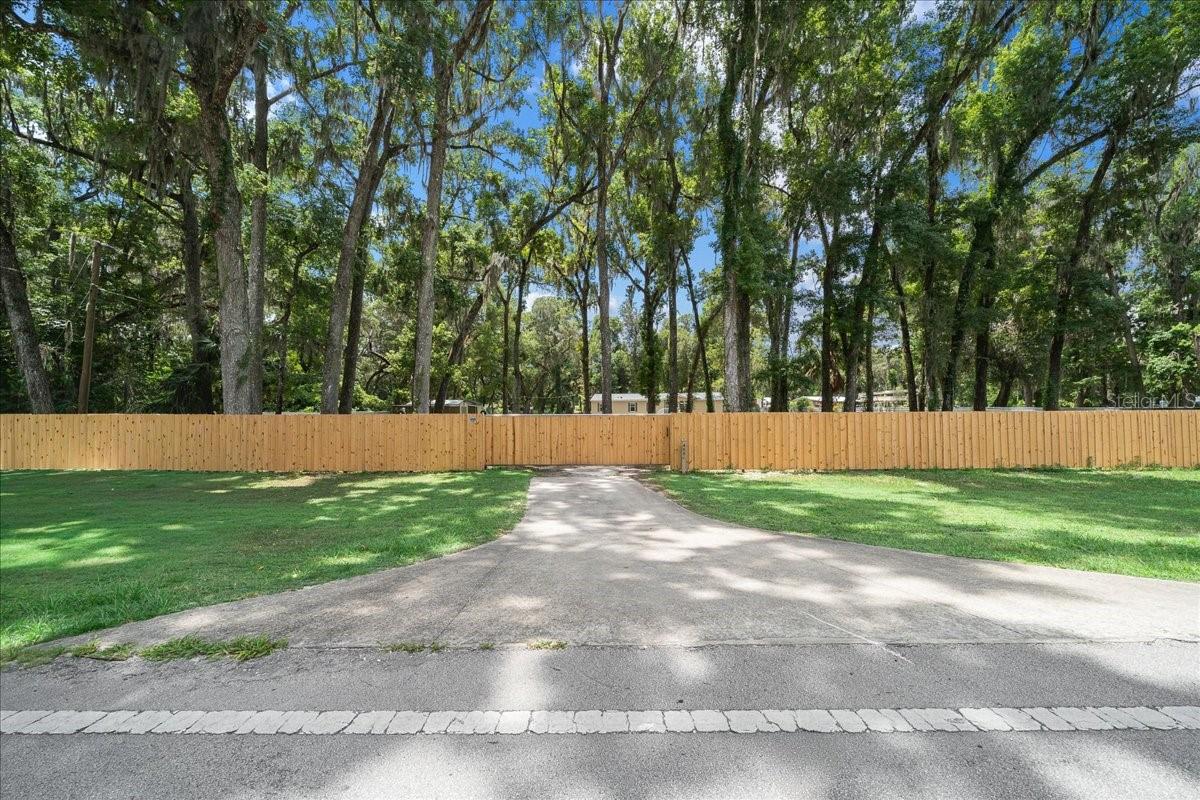TOWERING OAKS TRACT 8 - Residential