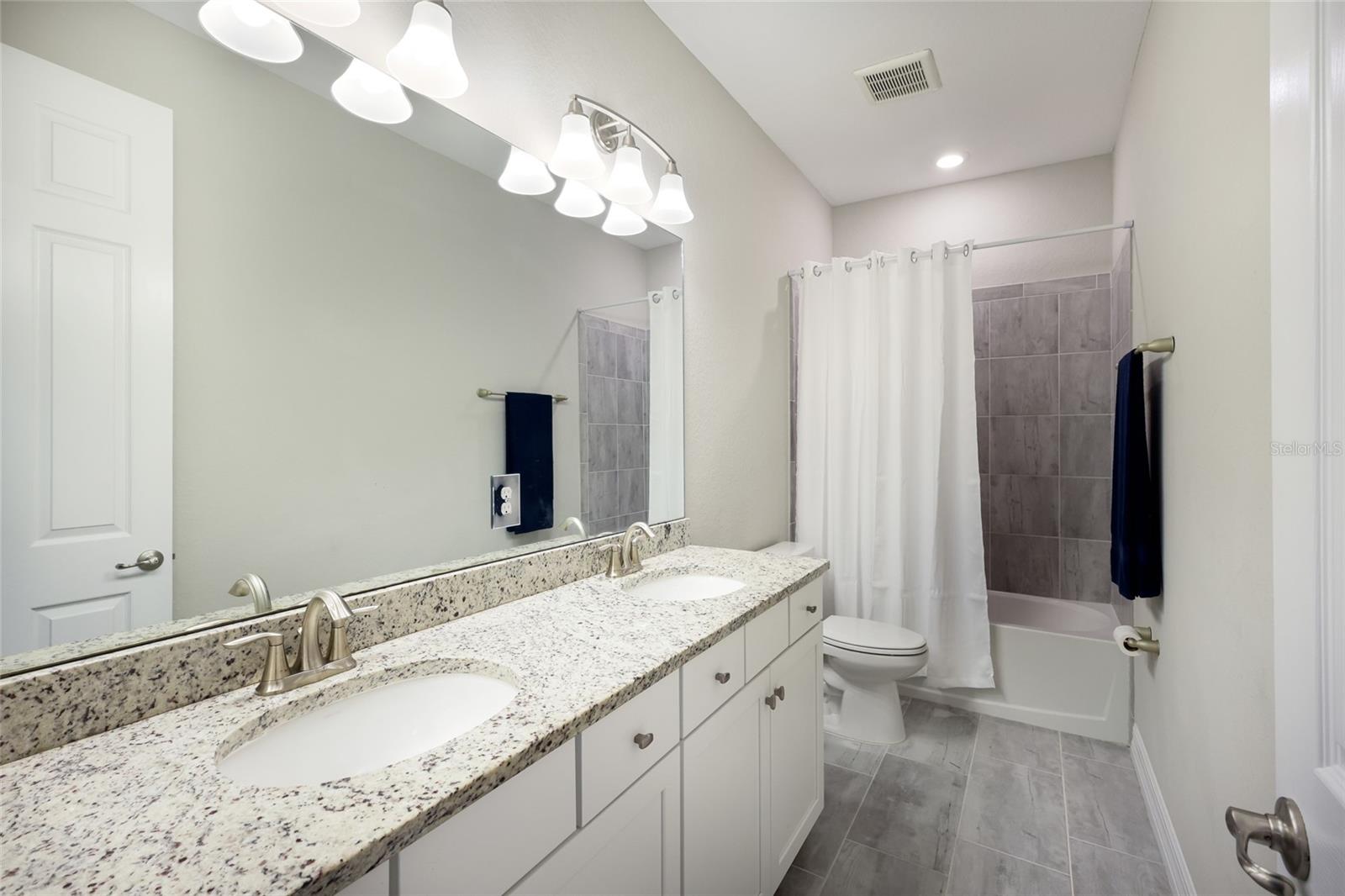ARBOR GRANDE - Residential