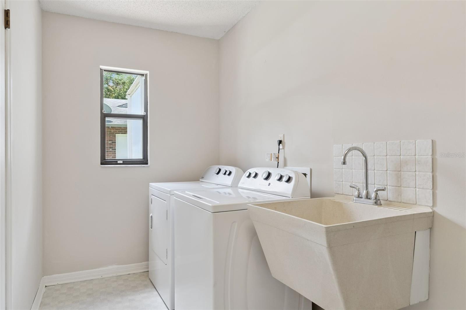 LAKE PEARL ESTATES - Residential