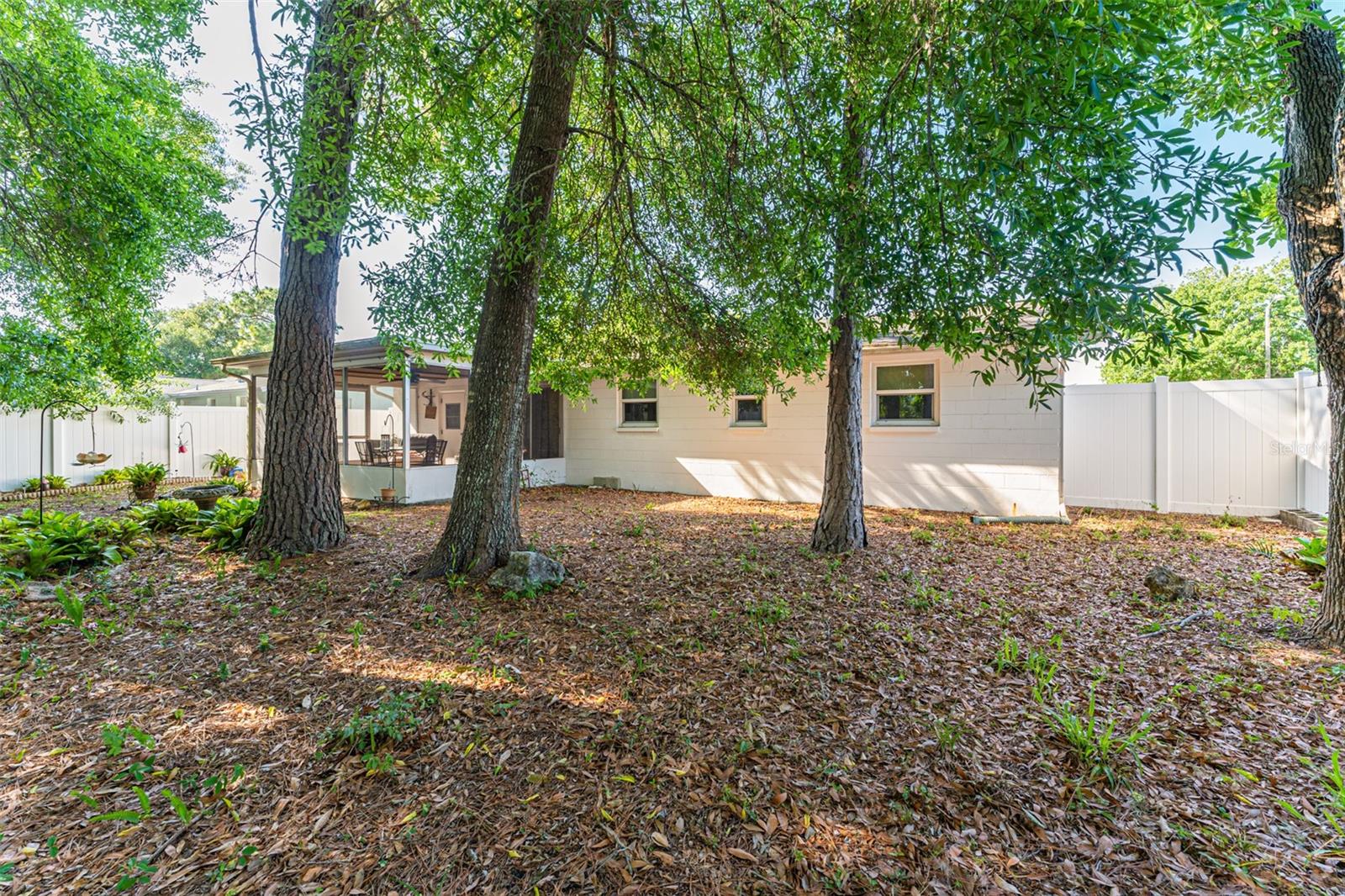 LAKEWOOD VILLAS - Residential Lease