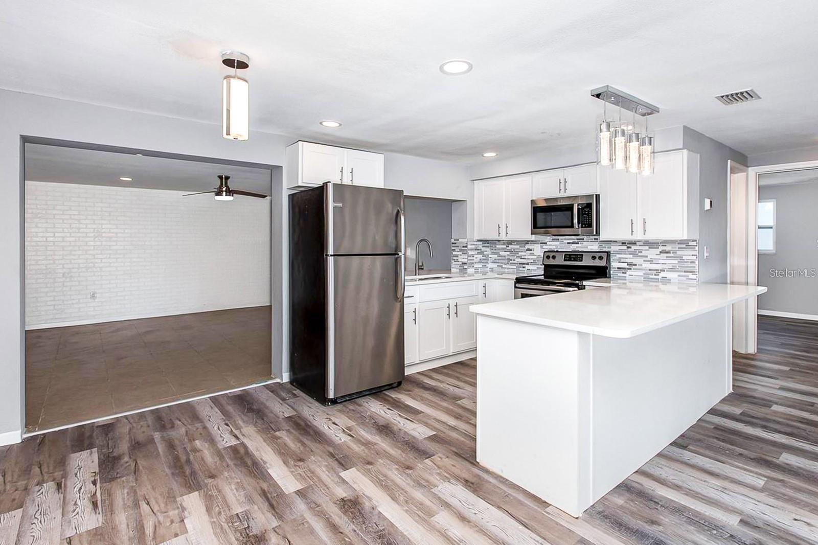 BEACON SQUARE - Residential Lease