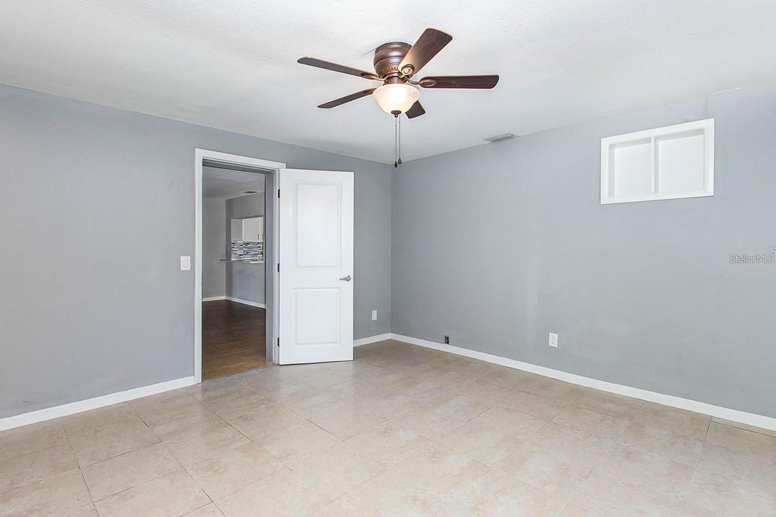 BEACON SQUARE - Residential Lease