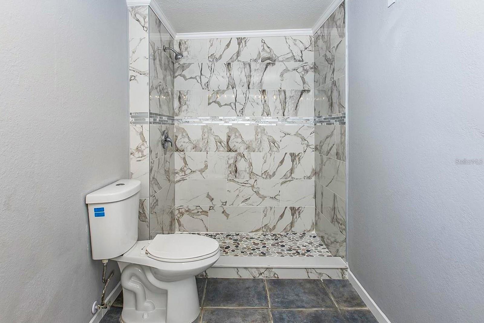BEACON SQUARE - Residential Lease