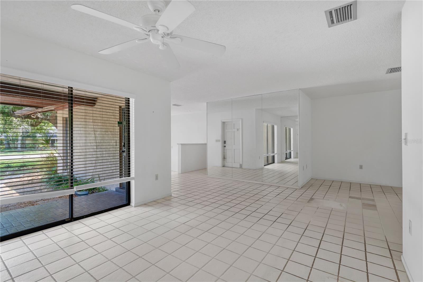WHISPERING OAKS - Residential