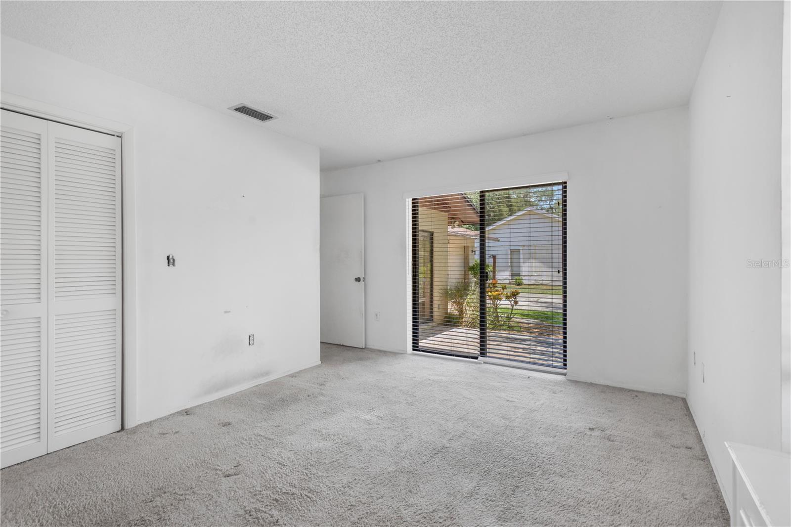 WHISPERING OAKS - Residential