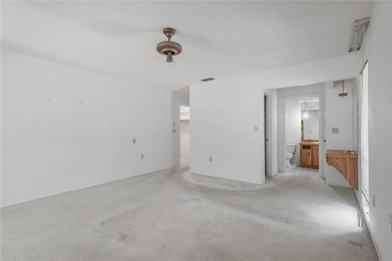 WHISPERING OAKS - Residential