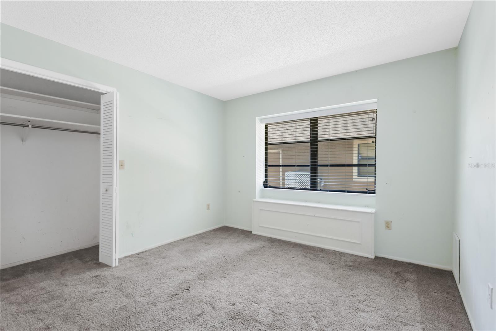 WHISPERING OAKS - Residential