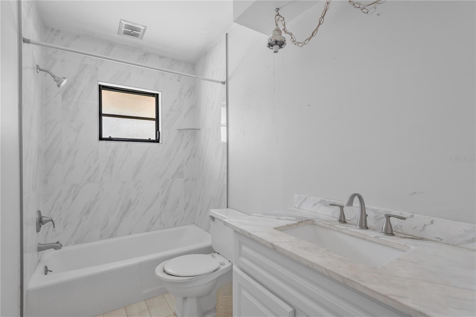 WHISPERING OAKS - Residential
