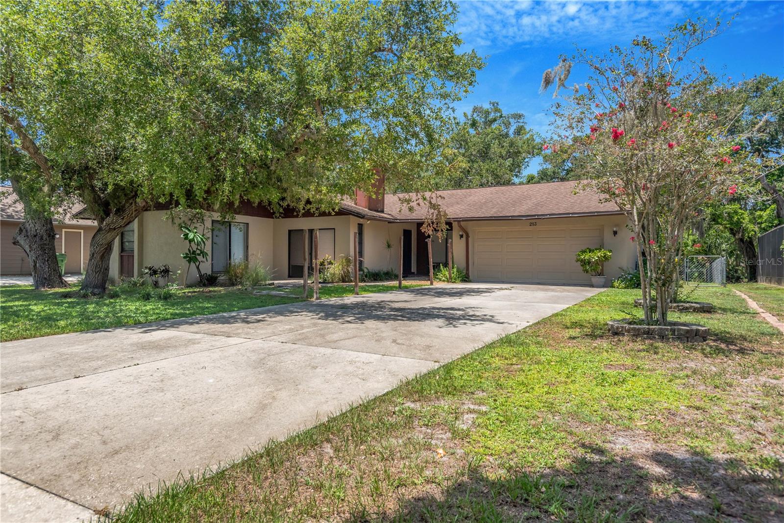 WHISPERING OAKS - Residential