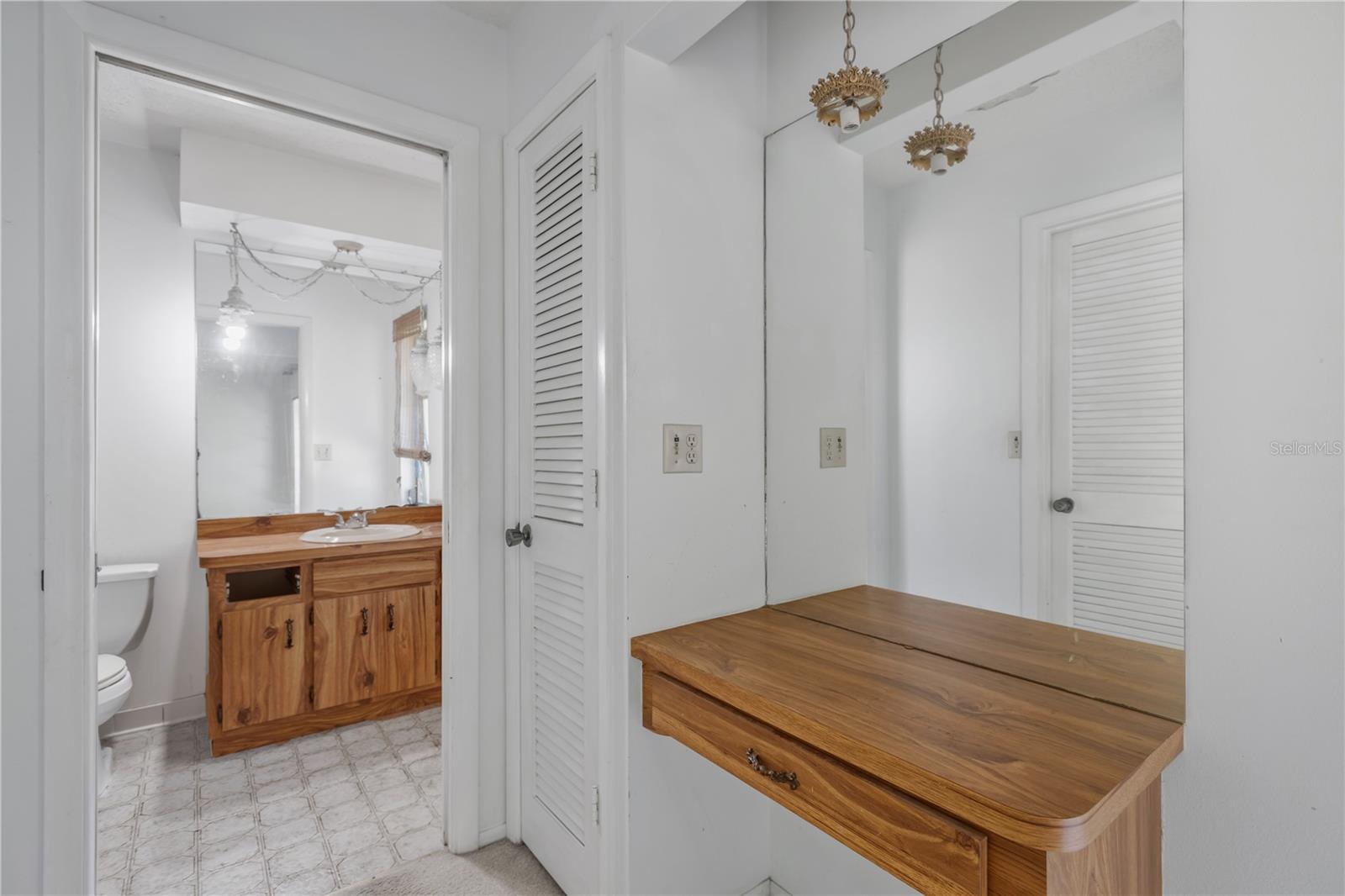WHISPERING OAKS - Residential