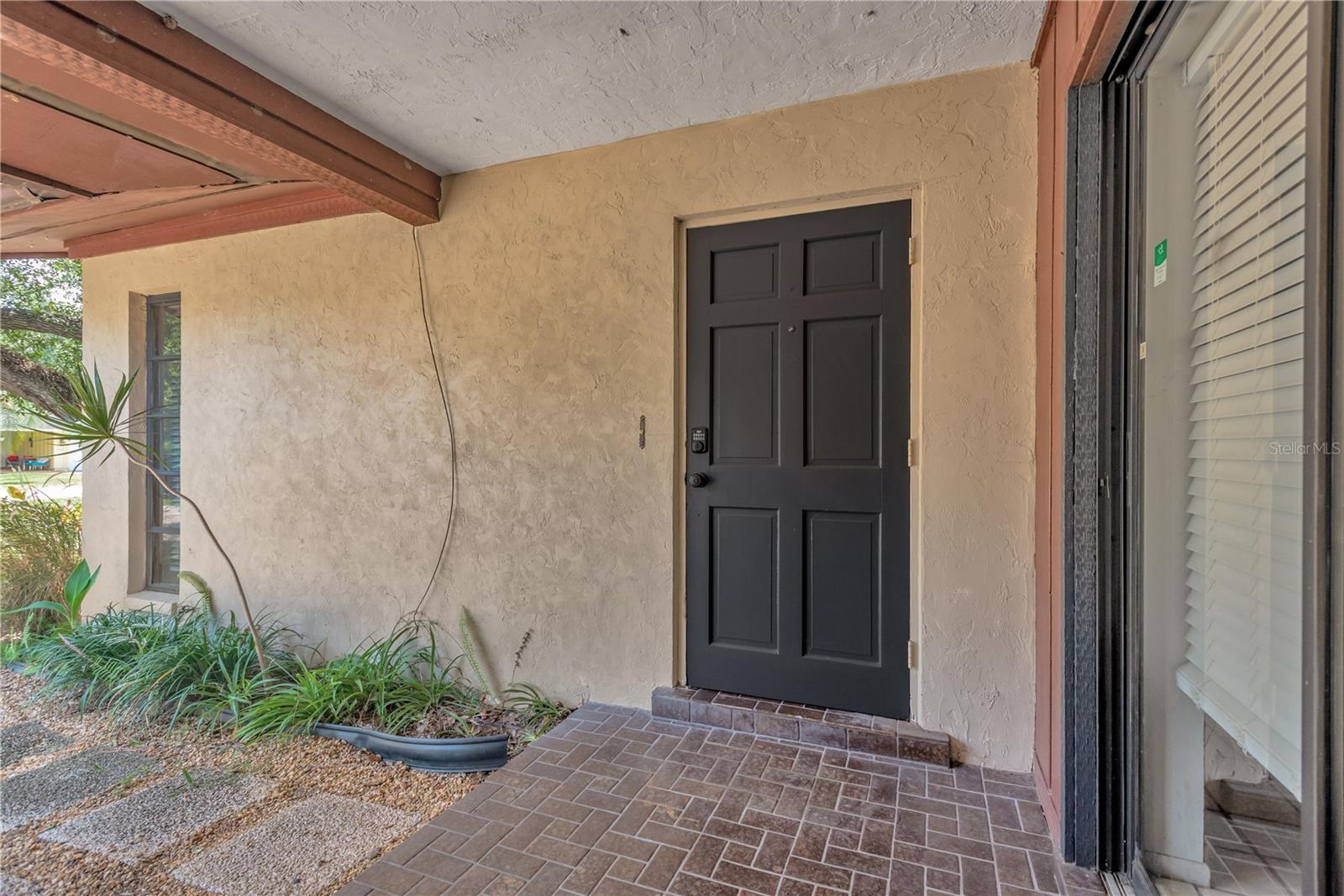 WHISPERING OAKS - Residential