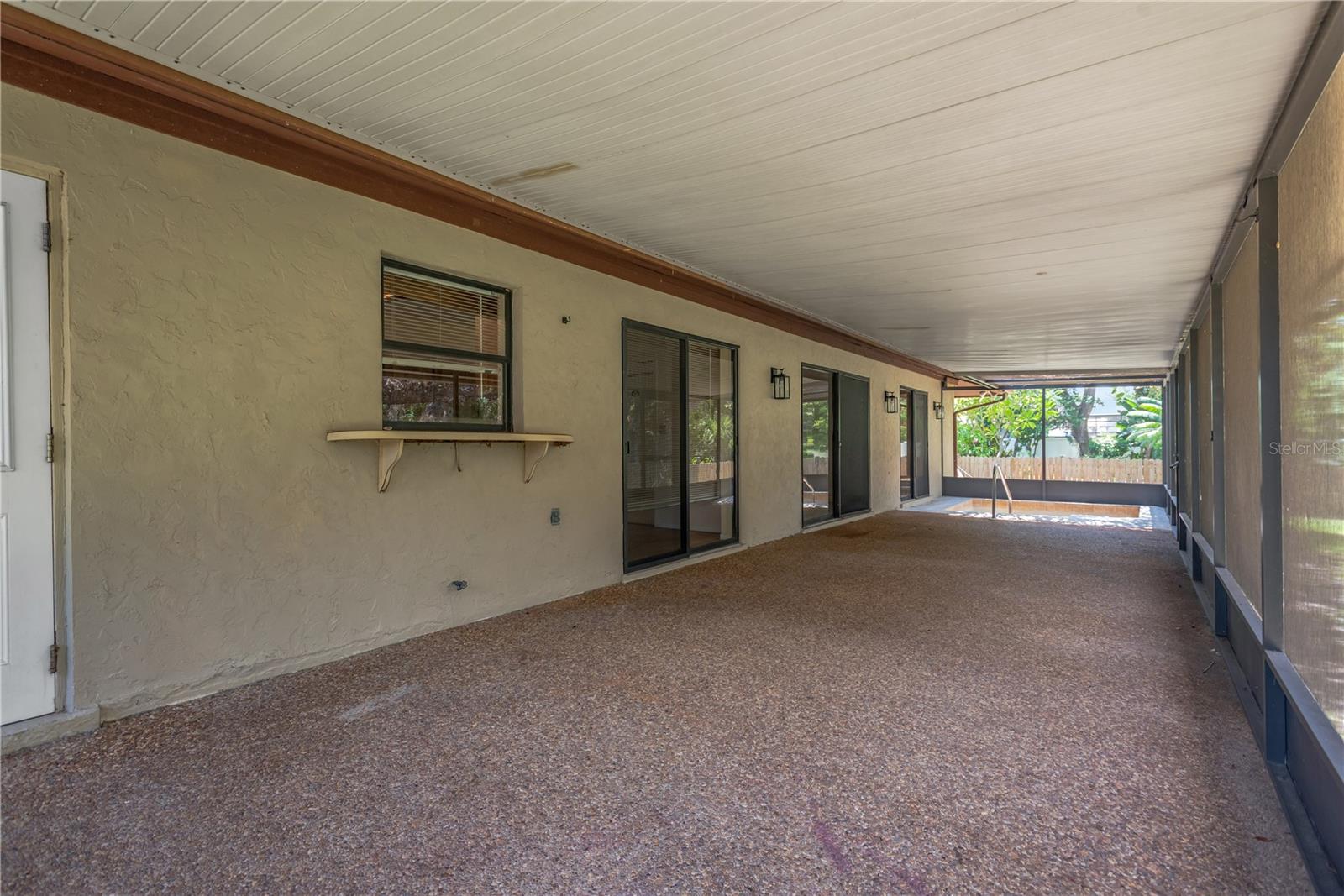 WHISPERING OAKS - Residential