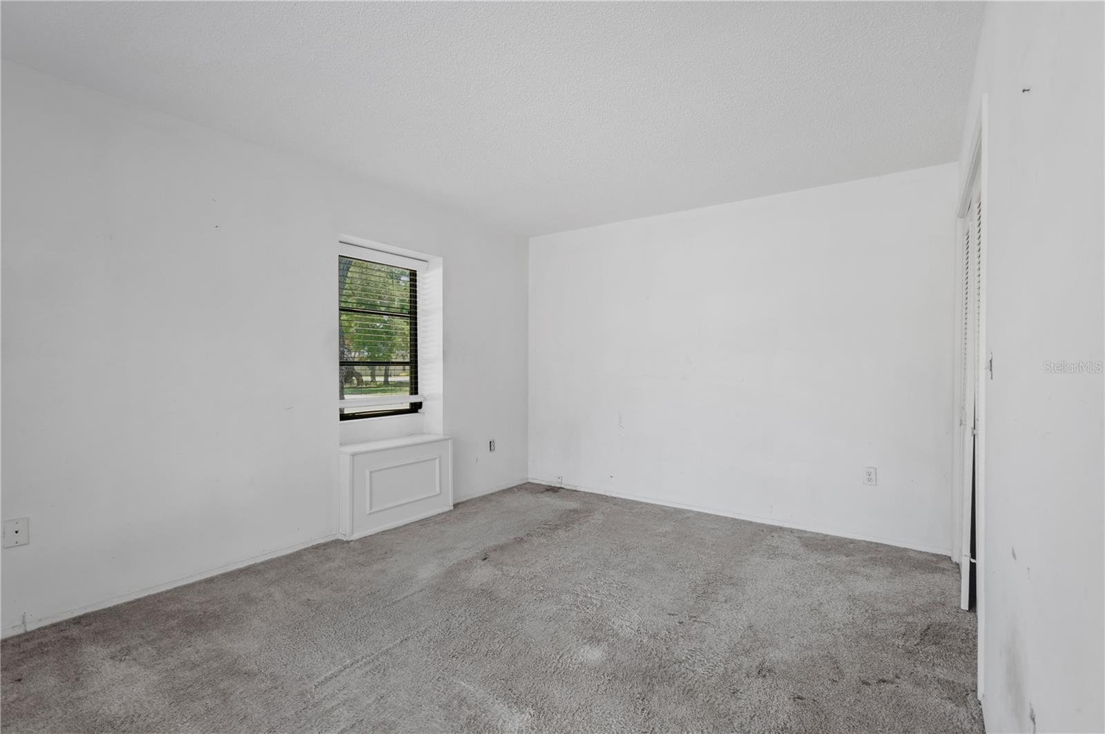 WHISPERING OAKS - Residential