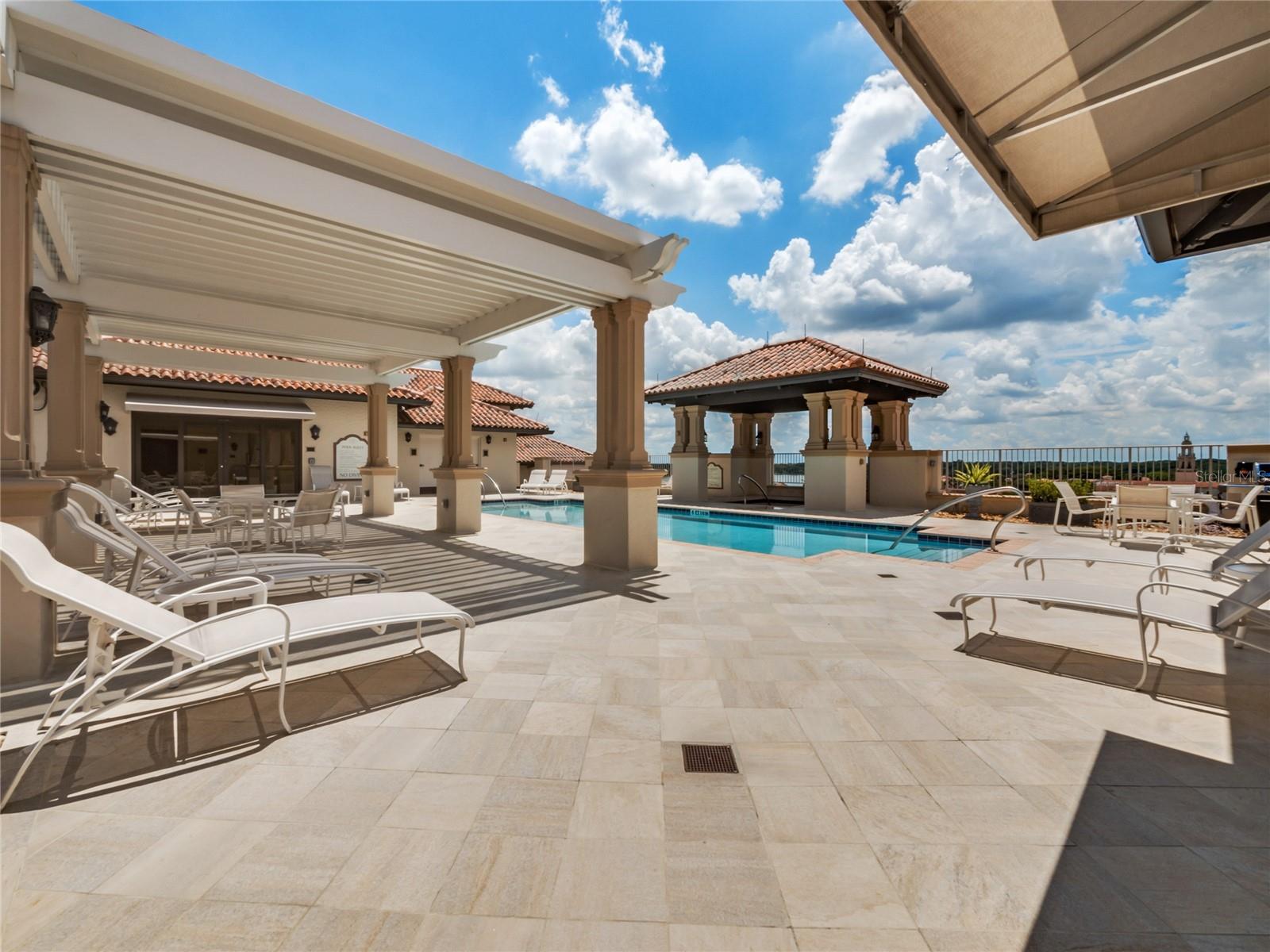 RESIDENCES CONDO - Residential