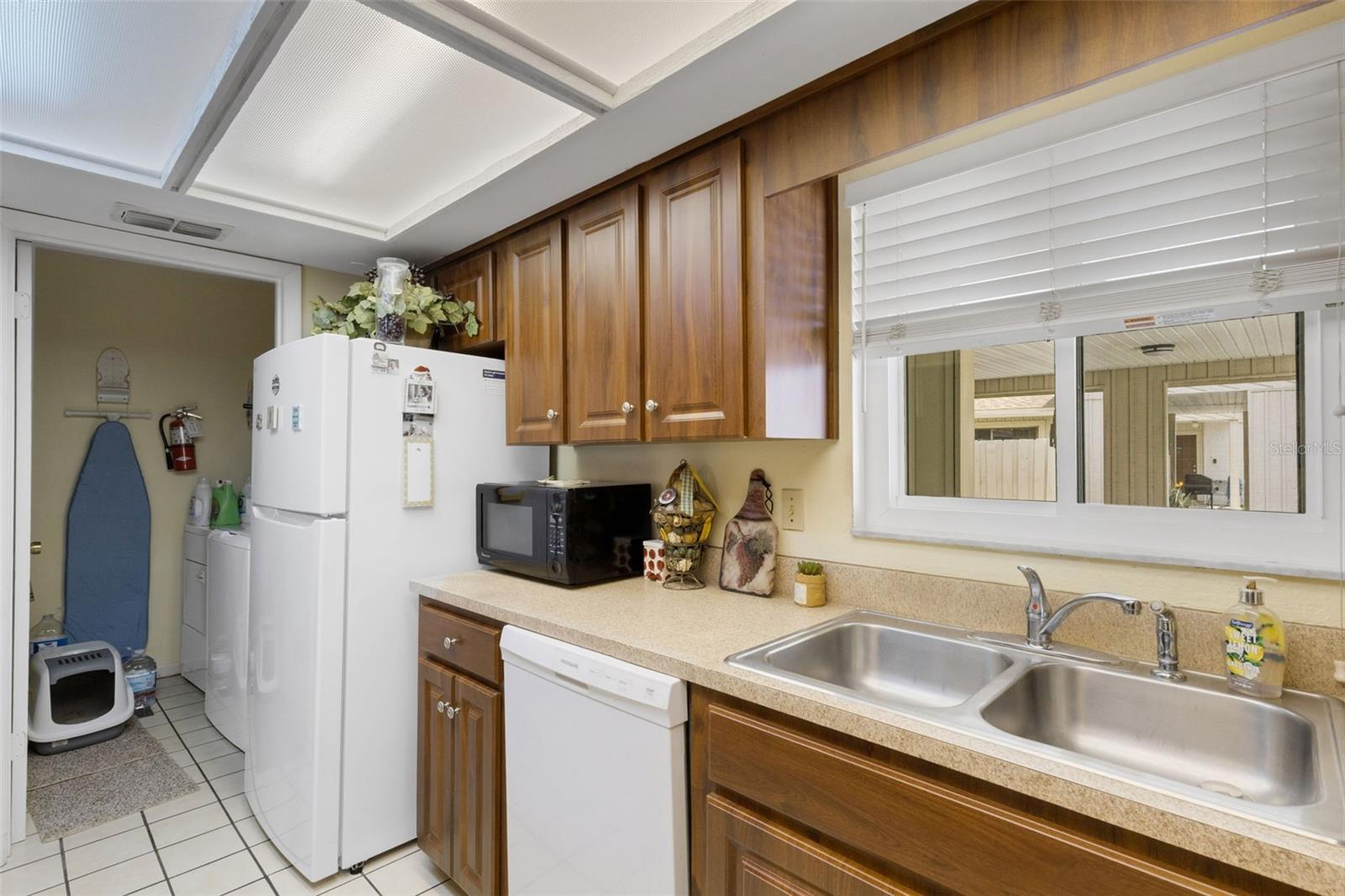 MEADOW OAKS A CONDO - Residential