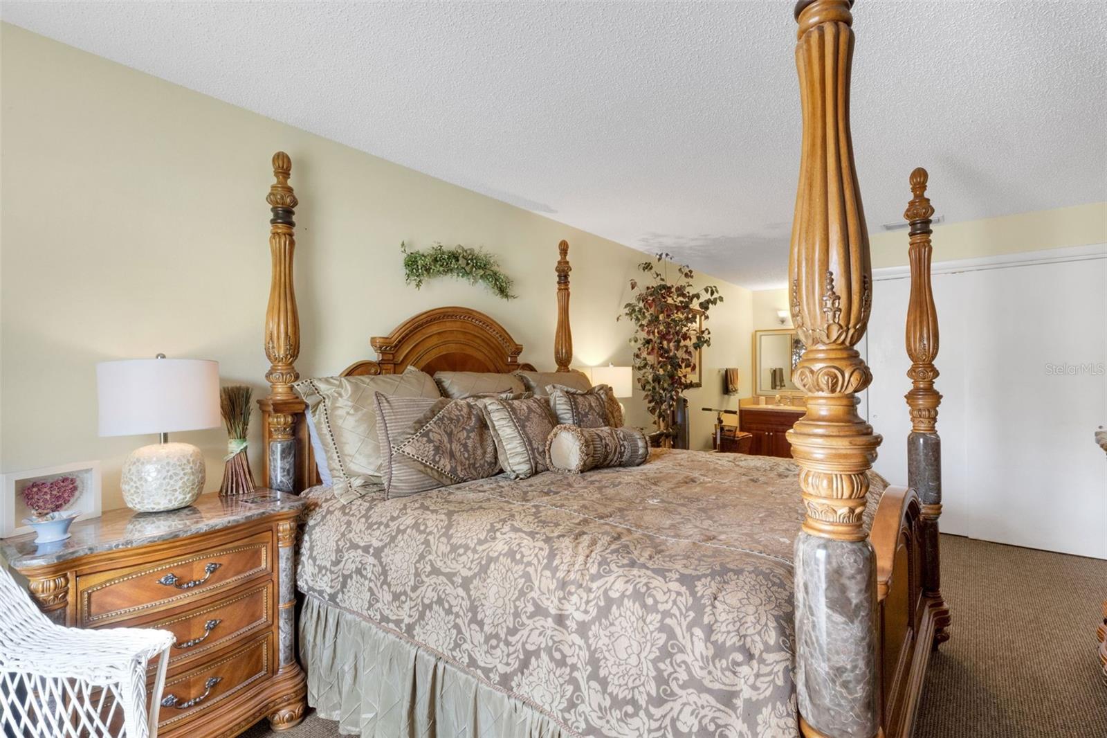 MEADOW OAKS A CONDO - Residential