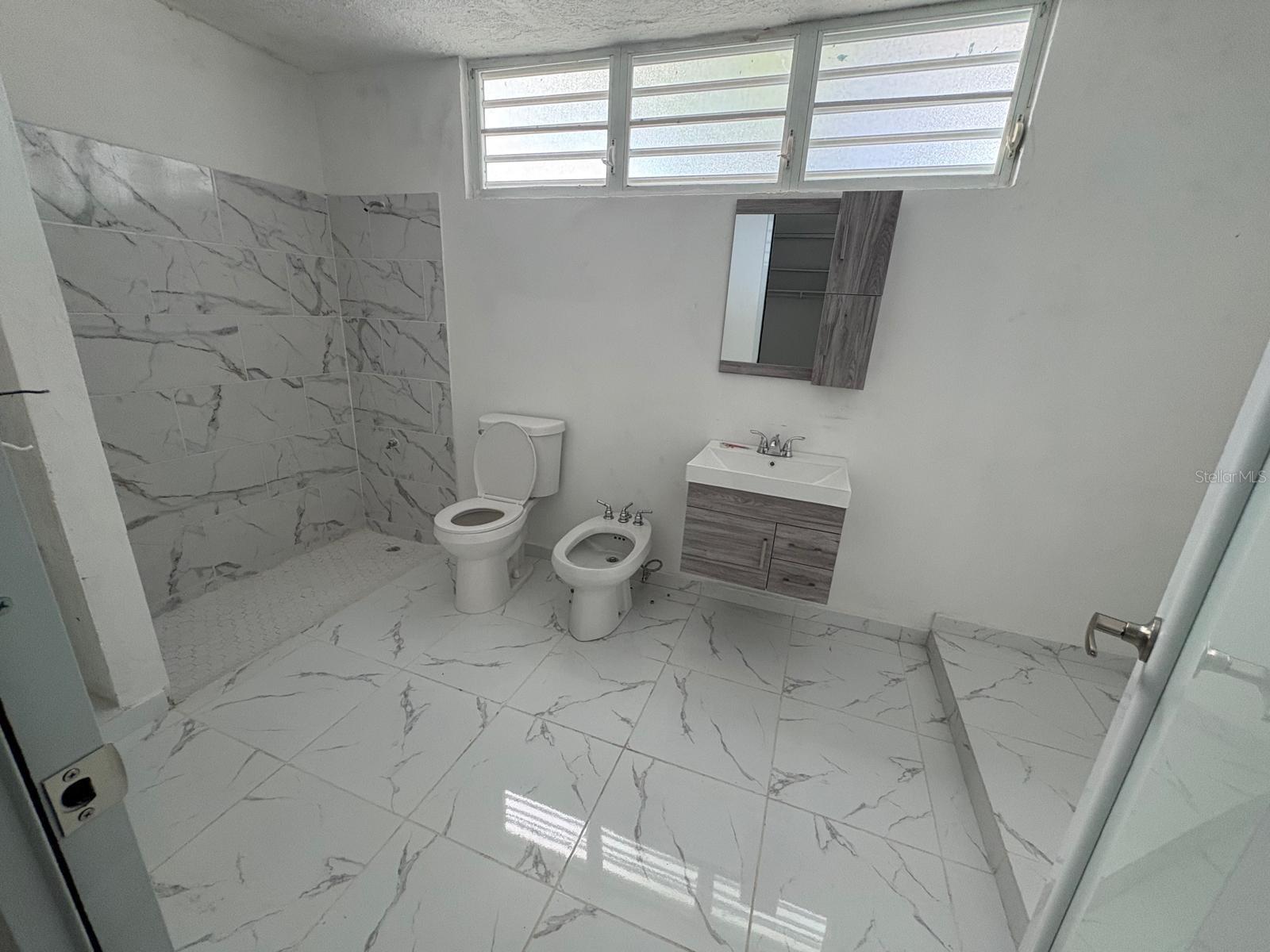 URB. LA CUMBRE, BARRIO MONACILLOS, SAN JUAN, PR - Residential