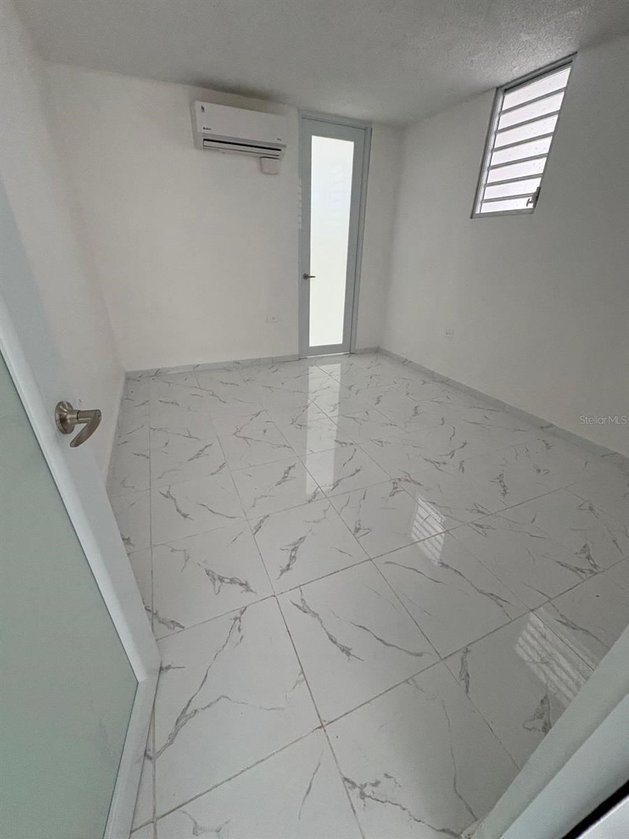 URB. LA CUMBRE, BARRIO MONACILLOS, SAN JUAN, PR - Residential