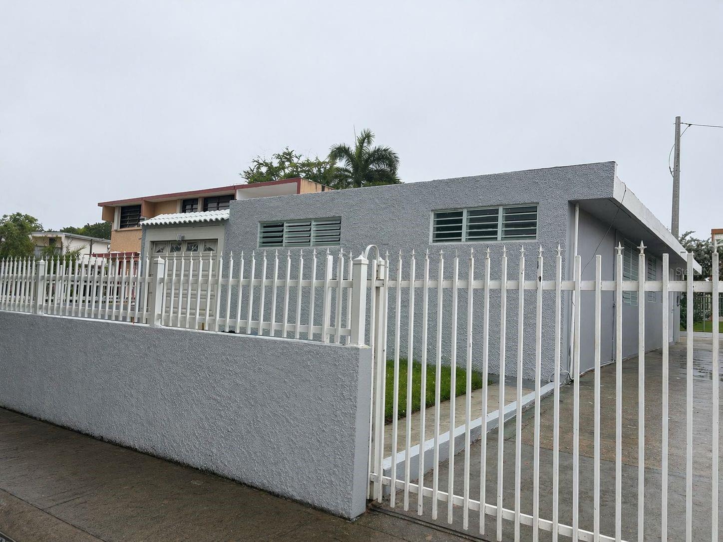 URB. LA CUMBRE, BARRIO MONACILLOS, SAN JUAN, PR - Residential
