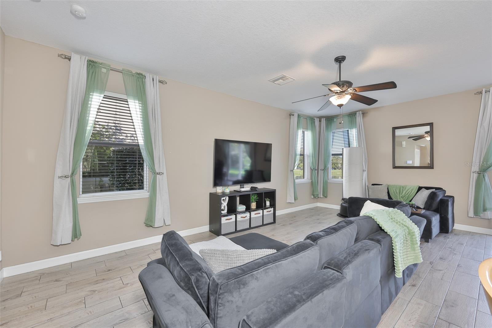 OAK VISTAS - Residential