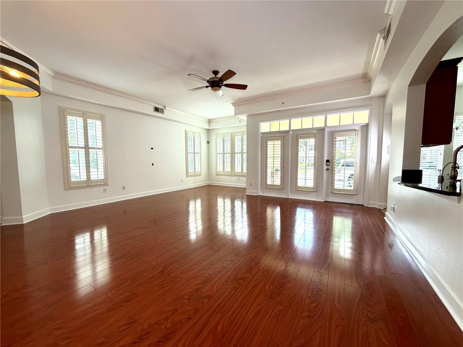 ARTISAN CLUB CONDO PH 6 - Residential