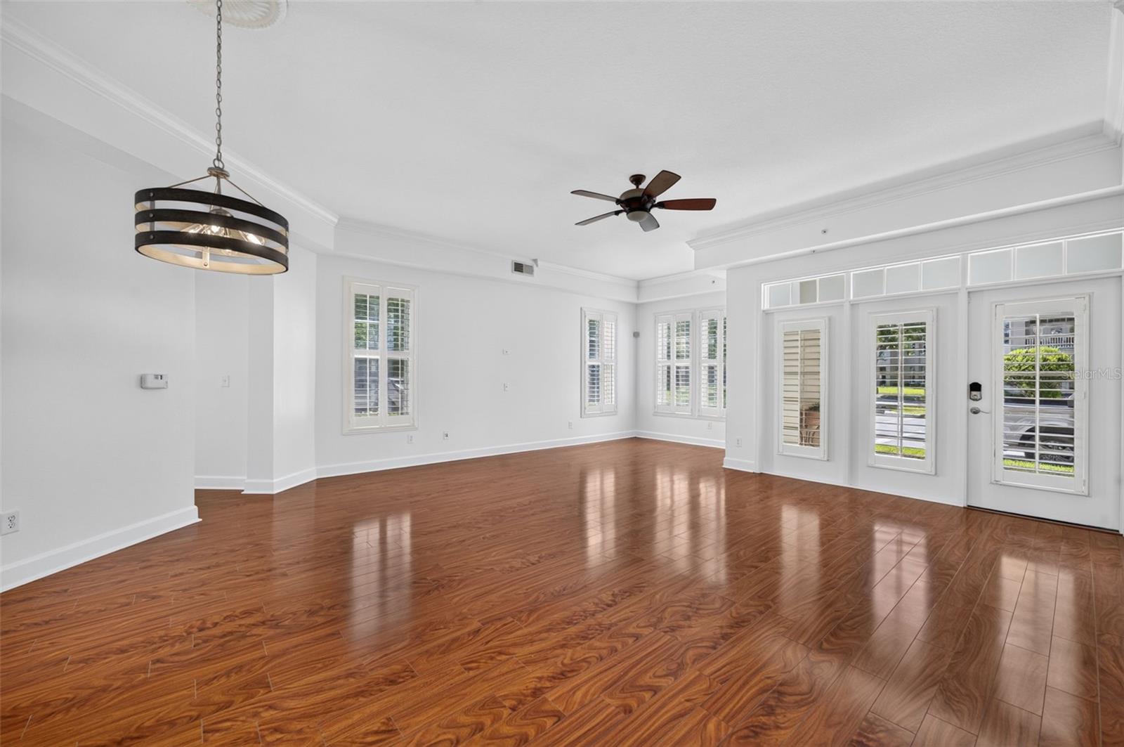 ARTISAN CLUB CONDO PH 6 - Residential