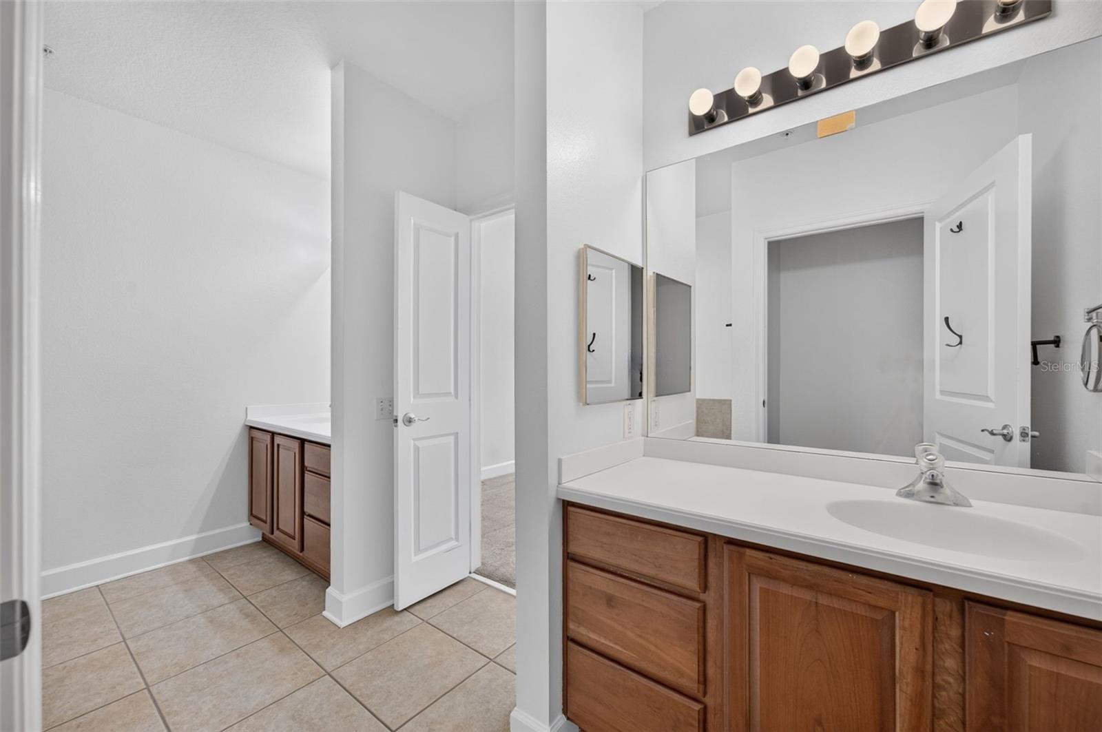 ARTISAN CLUB CONDO PH 6 - Residential