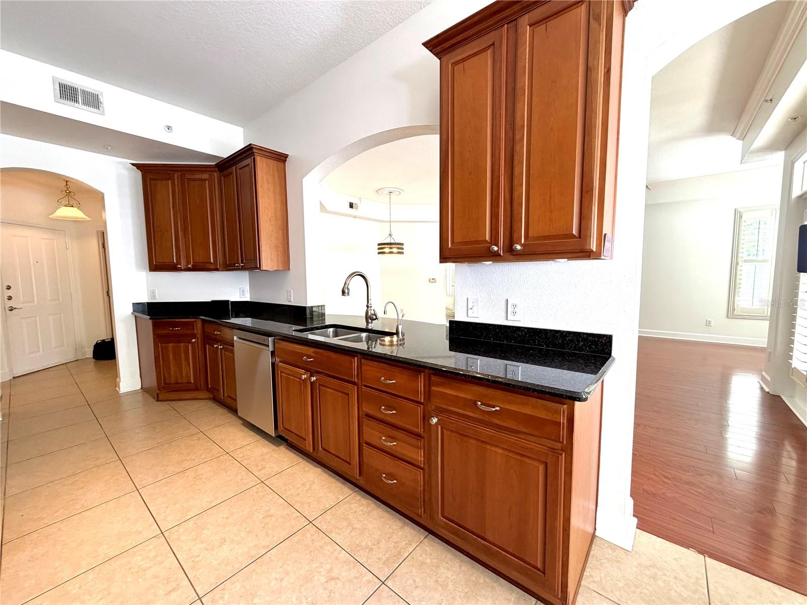 ARTISAN CLUB CONDO PH 6 - Residential