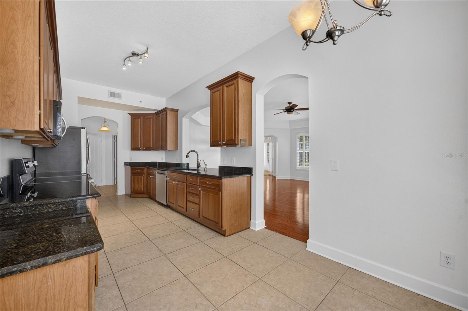 ARTISAN CLUB CONDO PH 6 - Residential