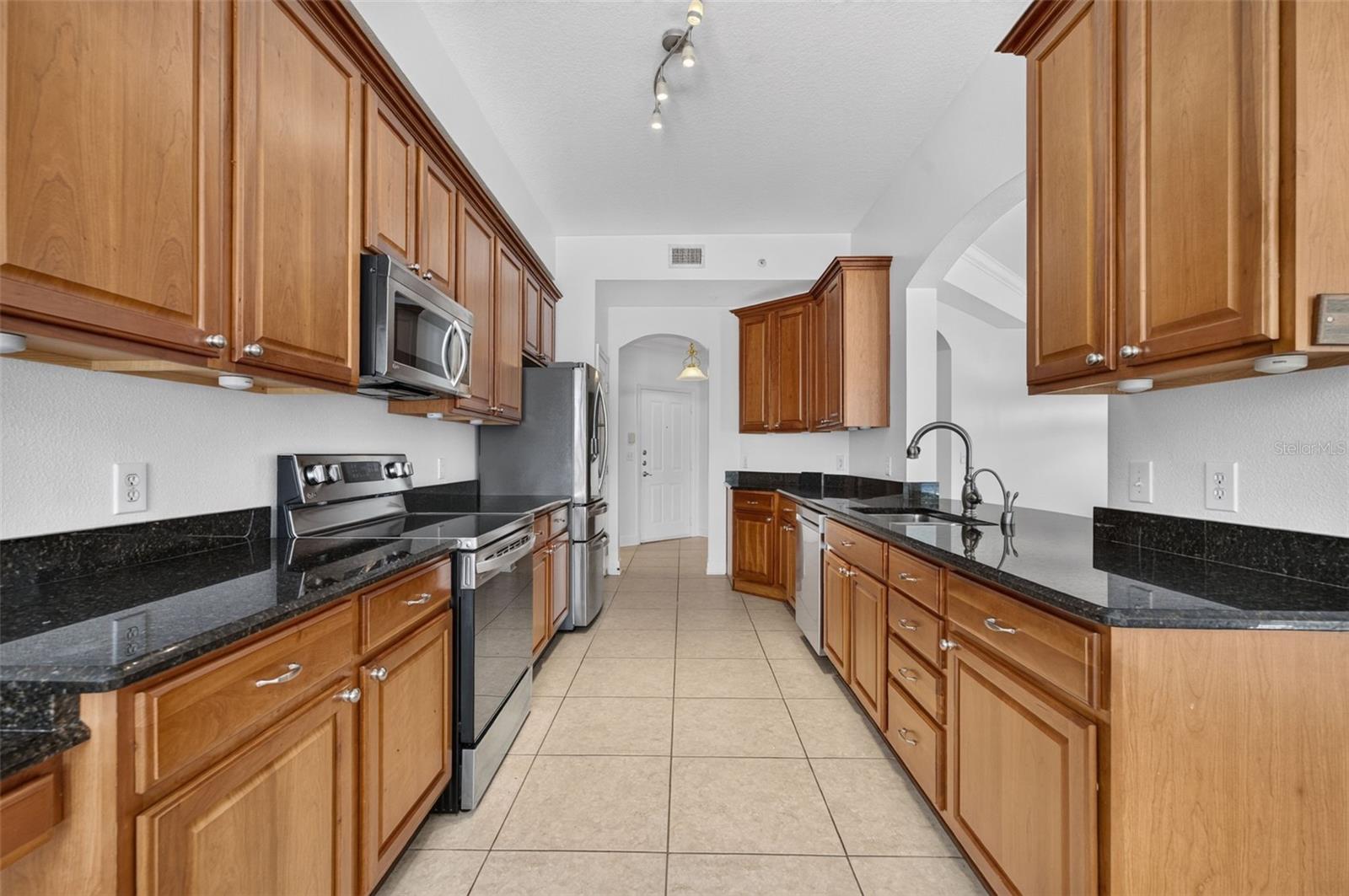ARTISAN CLUB CONDO PH 6 - Residential