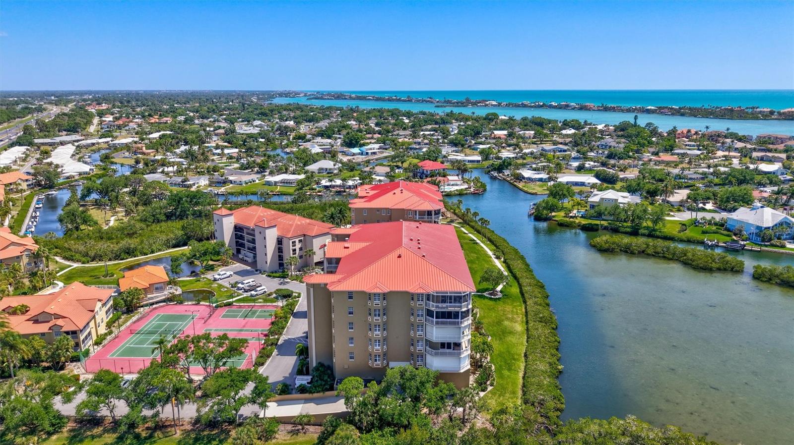 BLACKBURN HARBOR RESIDENCES - Residential