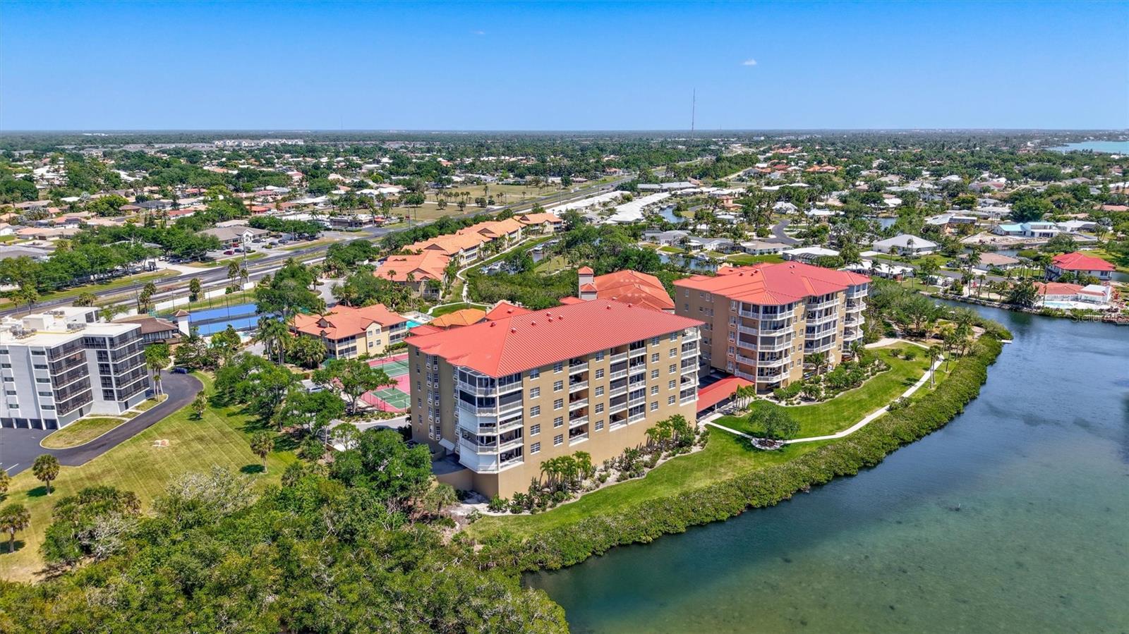 BLACKBURN HARBOR RESIDENCES - Residential