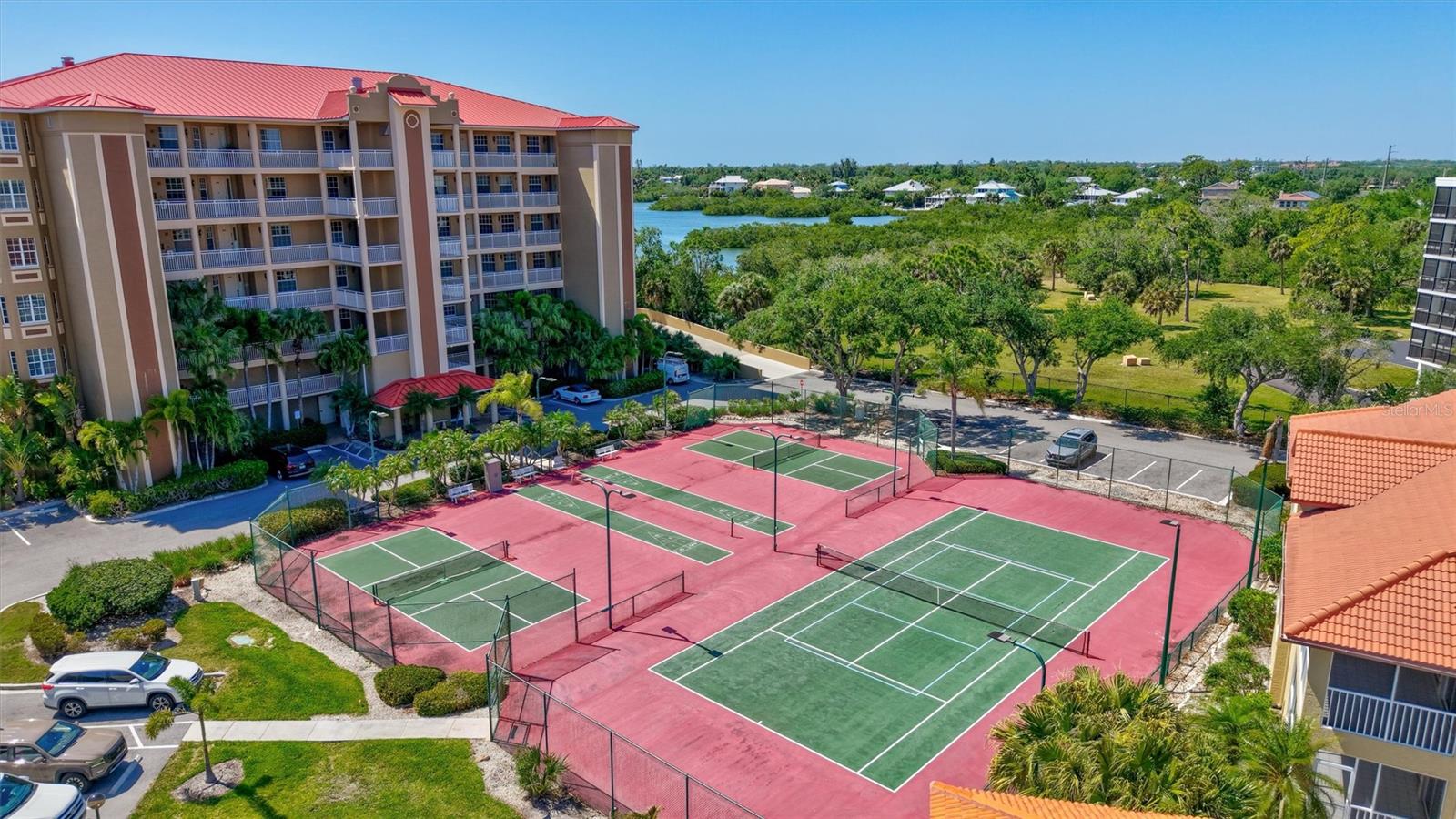 BLACKBURN HARBOR RESIDENCES - Residential