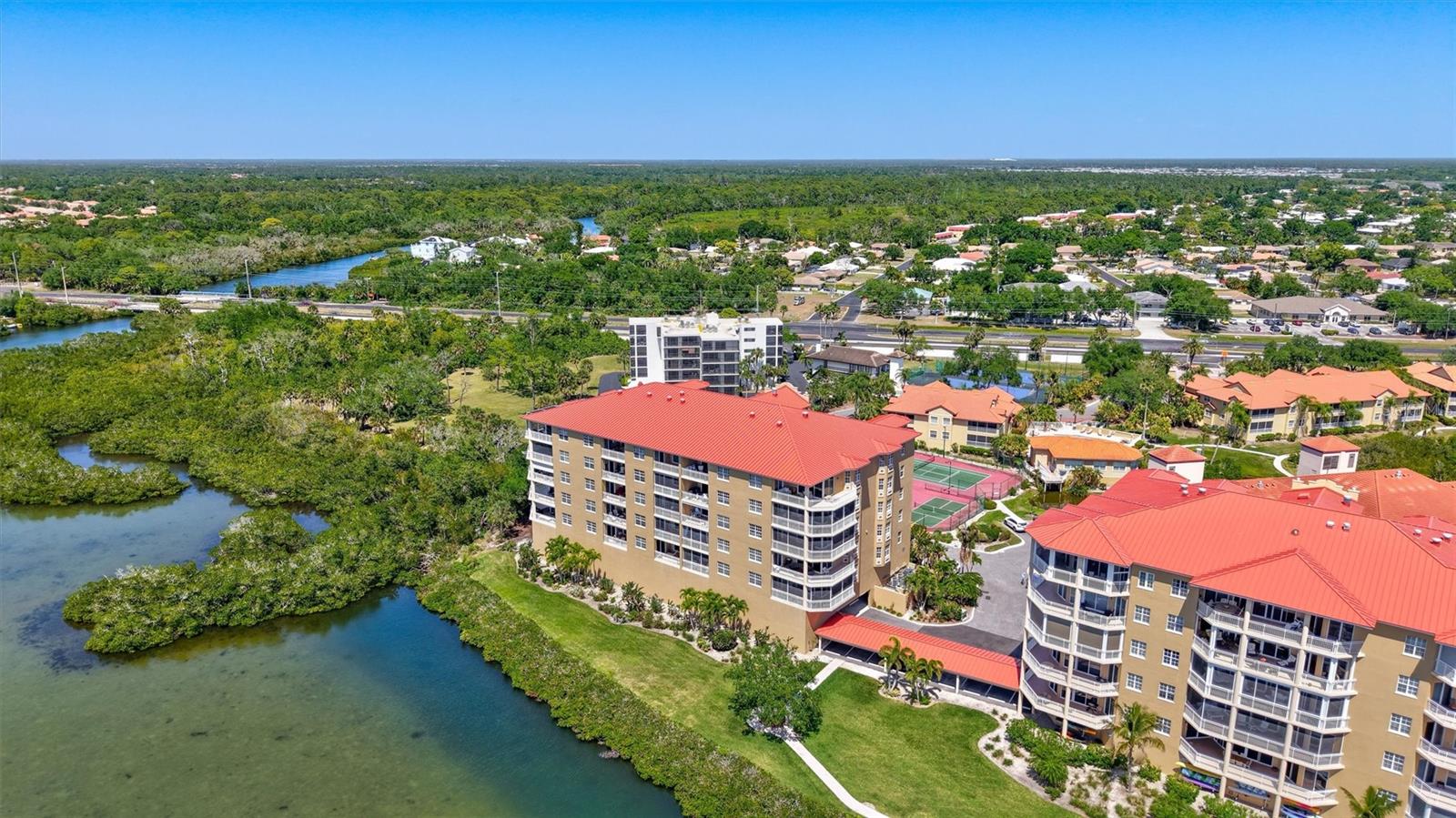 BLACKBURN HARBOR RESIDENCES - Residential