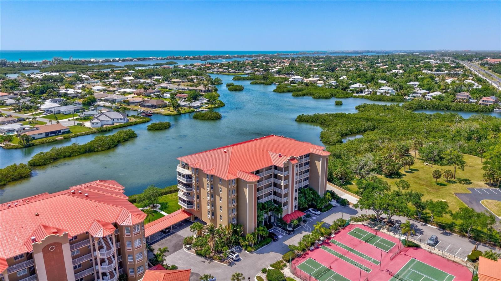 BLACKBURN HARBOR RESIDENCES - Residential